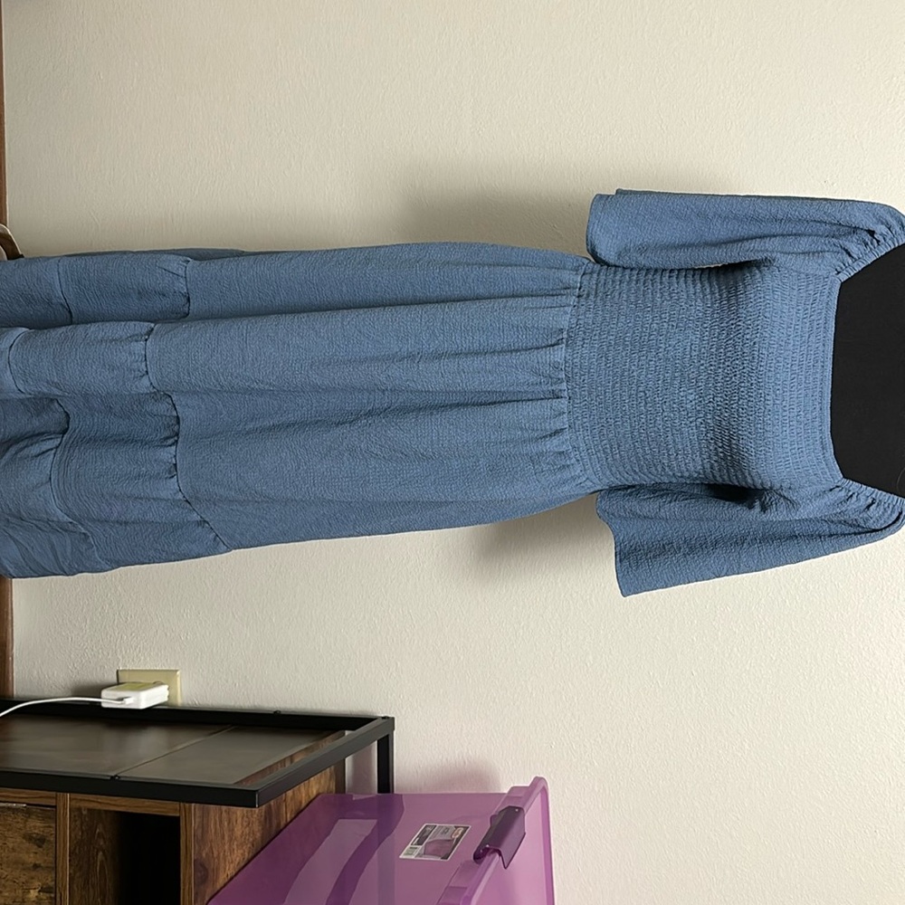 Isabel and Nina size medium blue midi dress